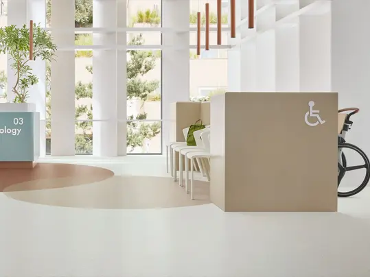 Revêtement de sol PMR accessibilité et contraste visuel | Forbo Flooring Systems